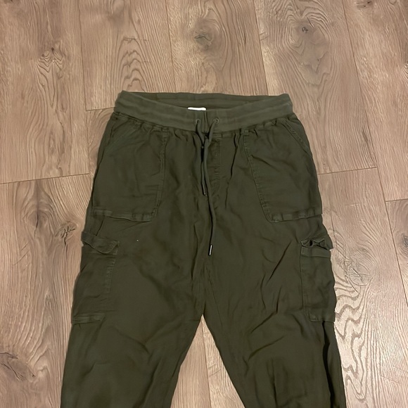 Community wilfred cargo joggers. Size medium. - Picture 2 of 3